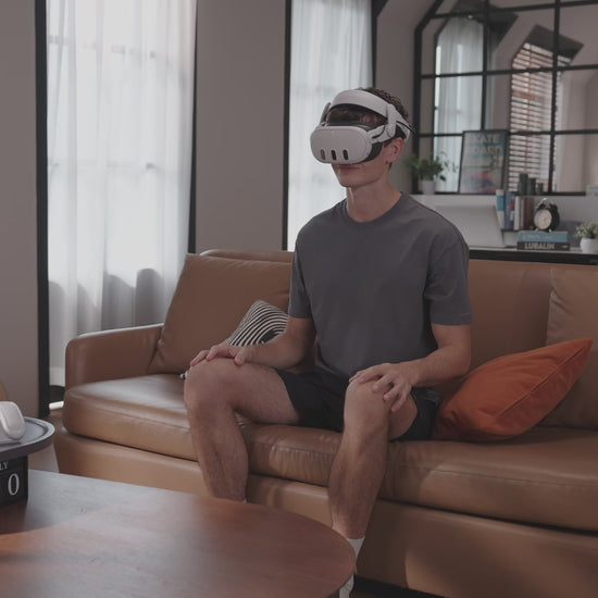 Showing how to use Meta Quest 3 battery head strap – easy setup, comfortable fit for VR sessions
